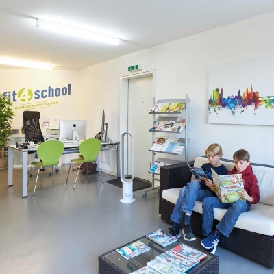 Der Wartebereich im fit4school-Lern- und Coachingcenter Binningen Foto des Wartebereichs im fit4school-Lern- und Coachingcenter Binningen